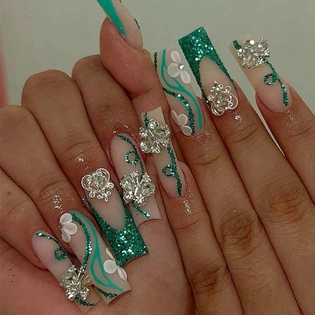 Nail Art French - กดโลงศพยาวบนเล็บนักบัลเล่ต์เล็บปลอมกาวมันวาวบนเล็บสีเขียวฝรั่งเศสปลายเล็บอะคริลิกากเพชรส่องแสงเป็นประกายวิบวับปลายด้านศิลปะ