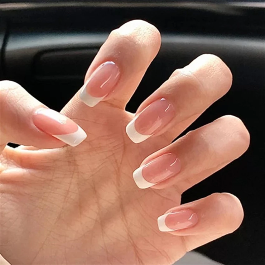 Nail Art French - 24 ชิ้น/เซ็ตสั้นภาษาฝรั่งเศสคํา Minimalist เล็บปลอม Nude สีชมพูสีขาวขอบกดบนเล็บอะคริลิค