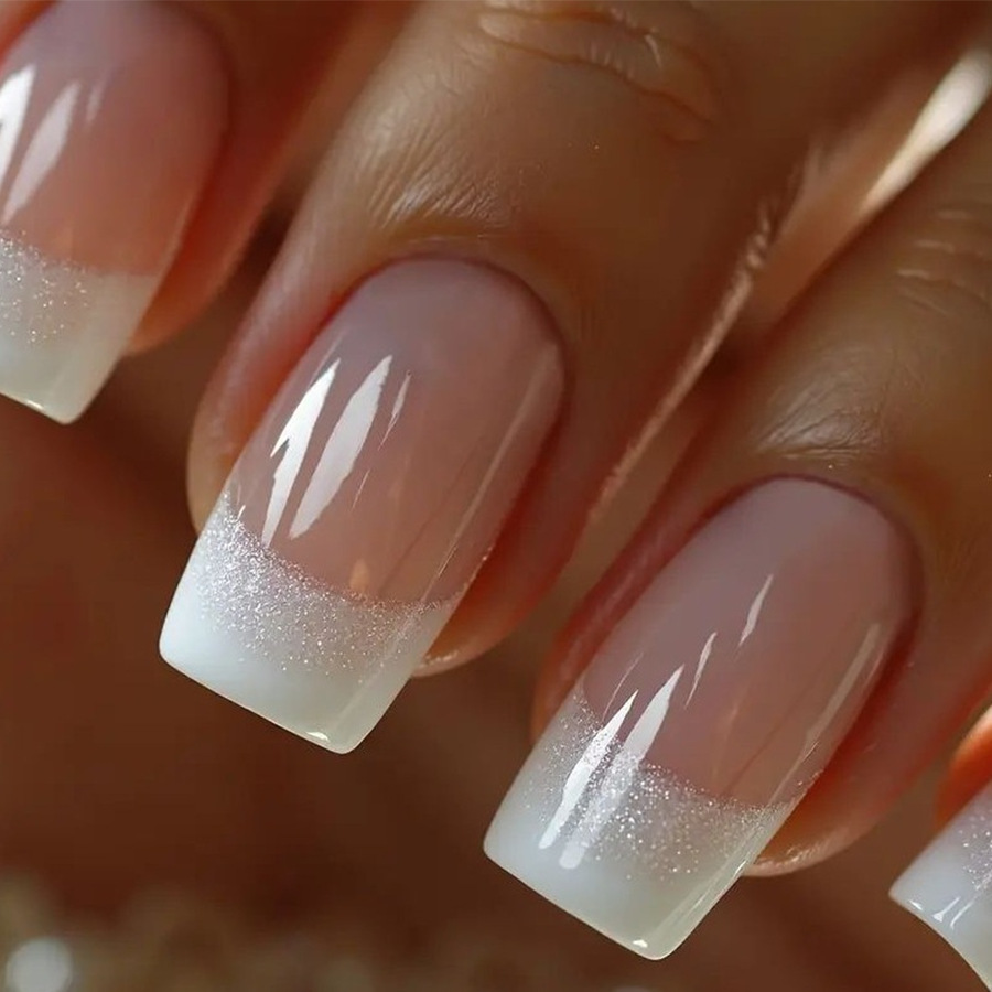 Nail Art French - ชุดเล็บปลอมทรงเหลี่ยมขนาดกลาง 24 ชิ้น/ชุด สำหรับผู้หญิงและเด็กผู้หญิง สีเบจนู้ด แต่งกลิตเตอร์