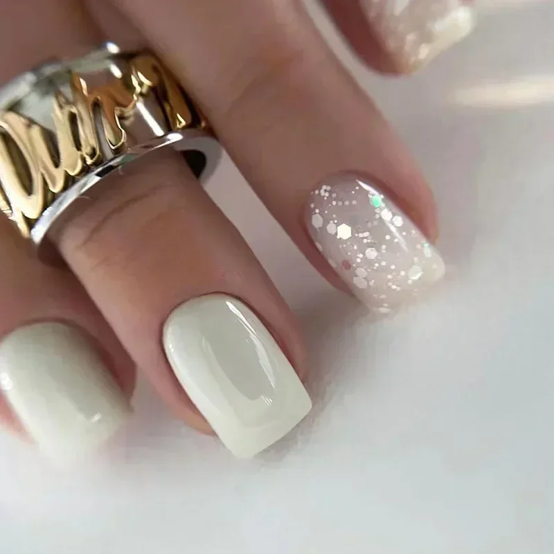 ชุดเล็บปลอมสีแดงไวน์แบบสั้น 24 - Nail Art Red Wine บทวิจารณ์และราคา