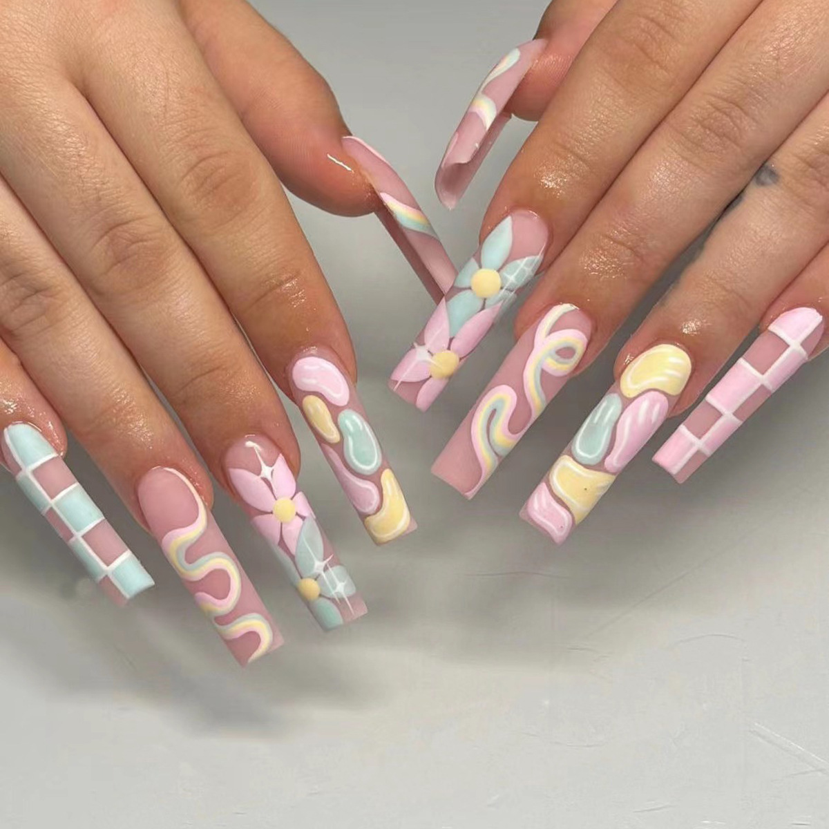 ชุดเล็บปลอมสีดำแบบฝรั่งเศส 24  - Nail Art French บทวิจารณ์และราคา