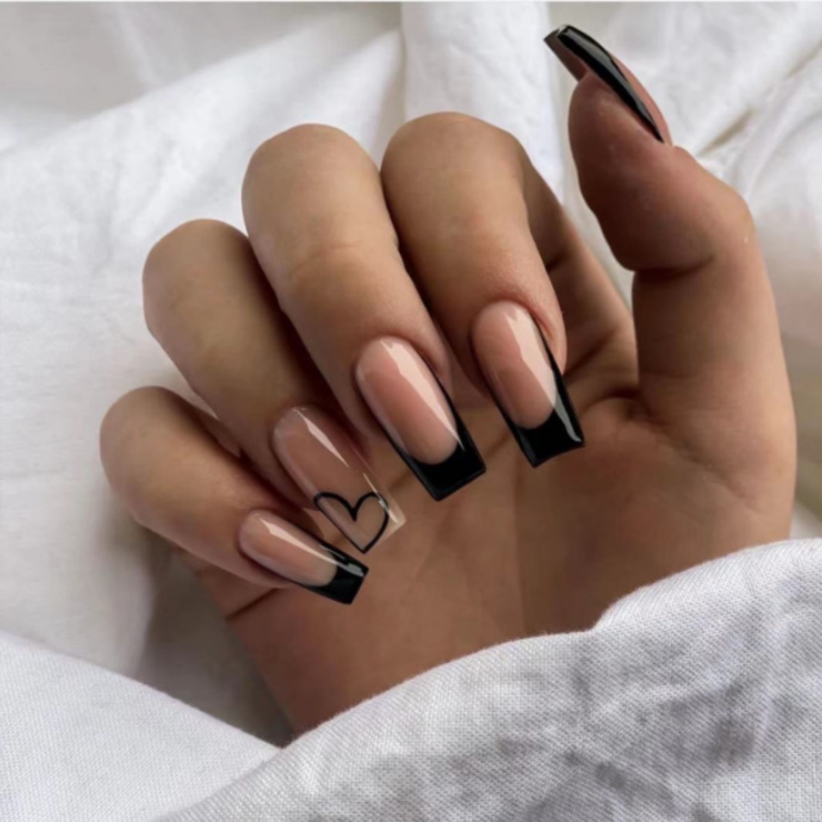 ชุดเล็บปลอมสีดำแบบฝรั่งเศส 24  - Nail Art French บทวิจารณ์และราคา